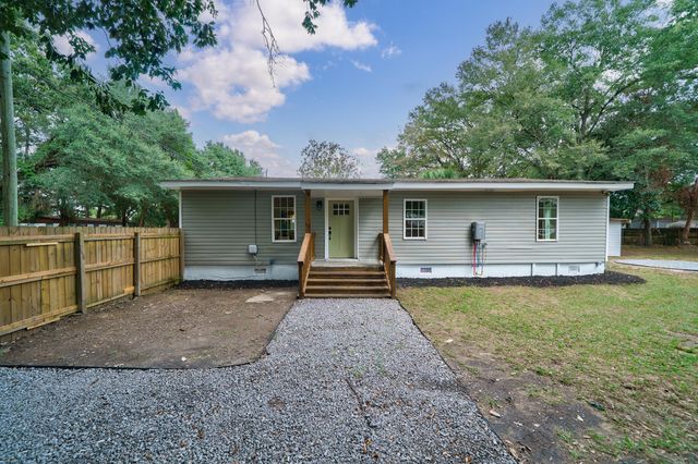 1209 Palm Street, Hanahan, SC 29406