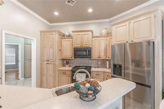 629 E Elder Lane, Mustang, OK 73064