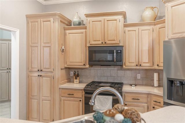 629 E Elder Lane, Mustang, OK 73064