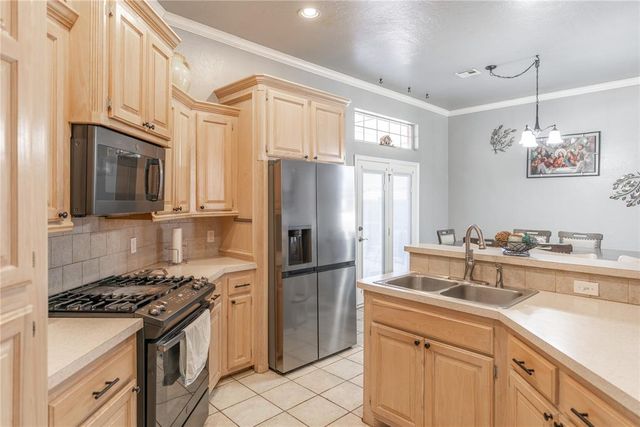 629 E Elder Lane, Mustang, OK 73064