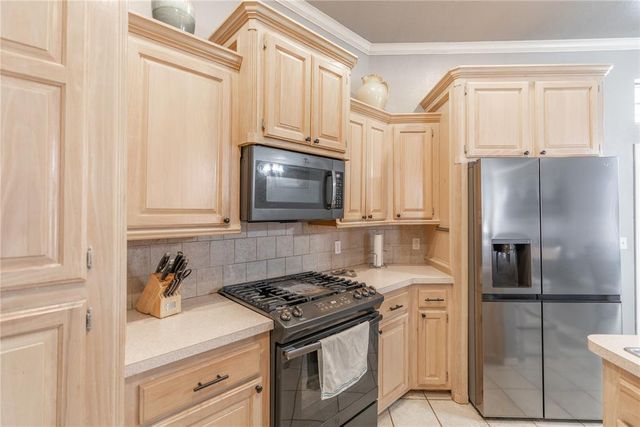 629 E Elder Lane, Mustang, OK 73064