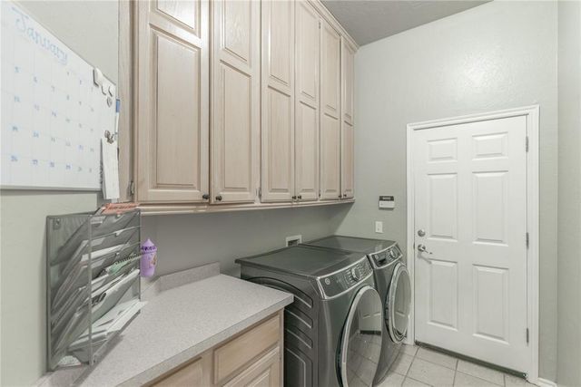 629 E Elder Lane, Mustang, OK 73064