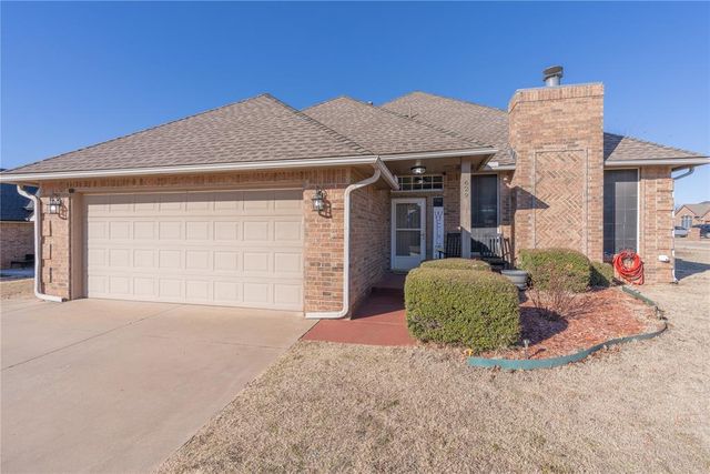629 E Elder Lane, Mustang, OK 73064