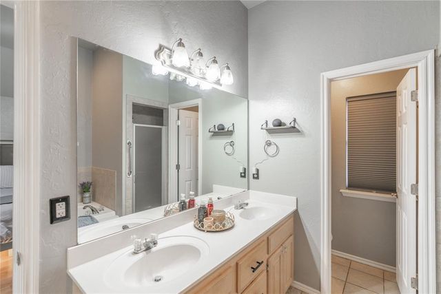 629 E Elder Lane, Mustang, OK 73064