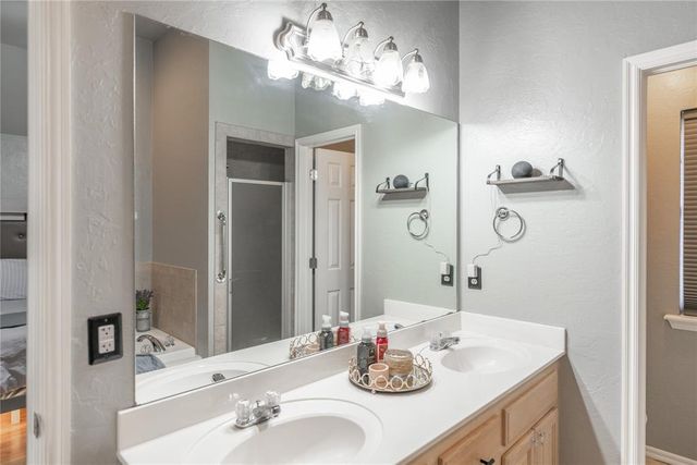 629 E Elder Lane, Mustang, OK 73064