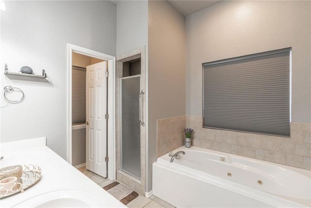 629 E Elder Lane, Mustang, OK 73064