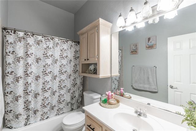 629 E Elder Lane, Mustang, OK 73064