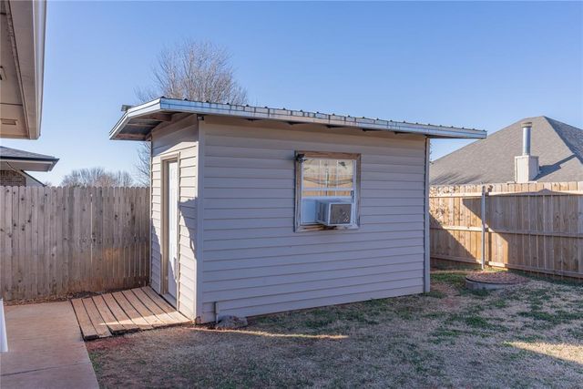 629 E Elder Lane, Mustang, OK 73064