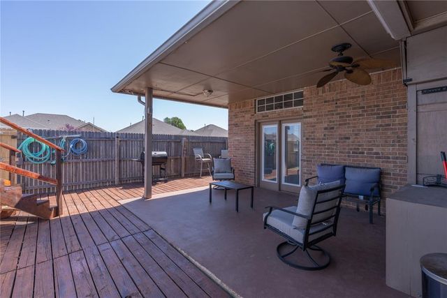 629 E Elder Lane, Mustang, OK 73064