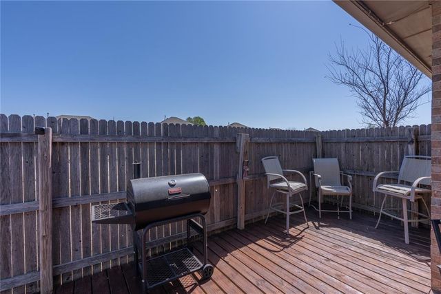 629 E Elder Lane, Mustang, OK 73064