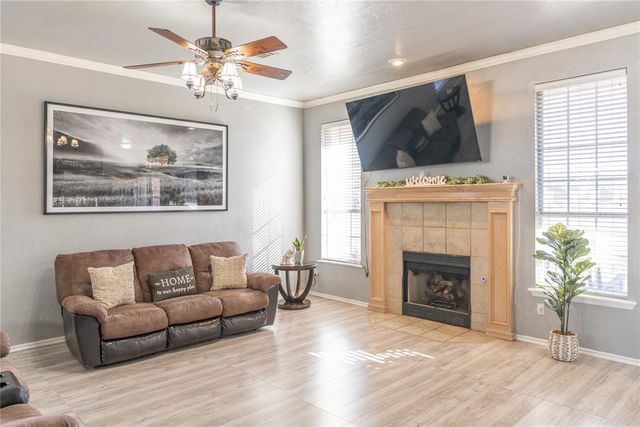 629 E Elder Lane, Mustang, OK 73064