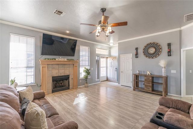 629 E Elder Lane, Mustang, OK 73064