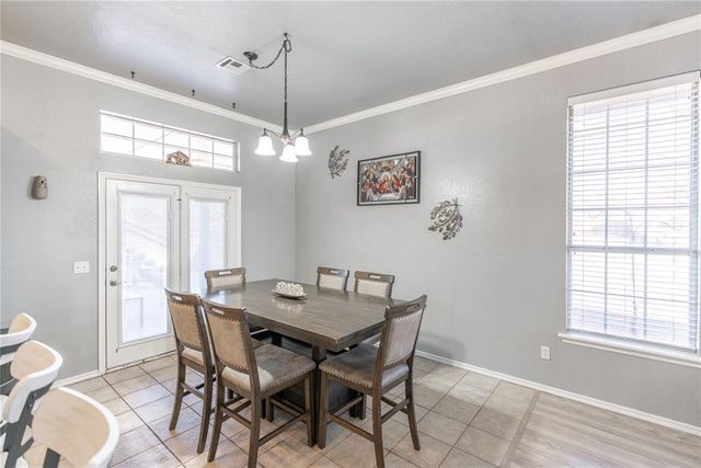 629 E Elder Lane, Mustang, OK 73064