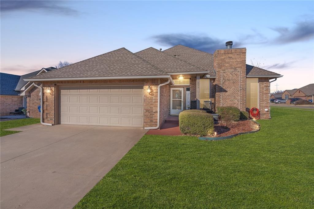 629 E Elder Lane, Mustang, OK 73064