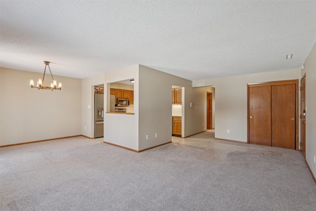 1168 49th Street 1, West Des Moines, IA 50266