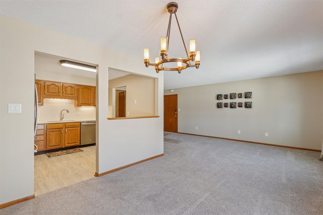 1168 49th Street 1, West Des Moines, IA 50266