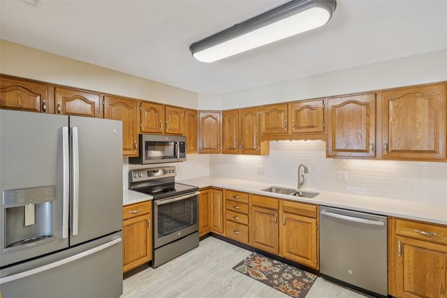 1168 49th Street 1, West Des Moines, IA 50266