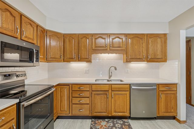 1168 49th Street 1, West Des Moines, IA 50266