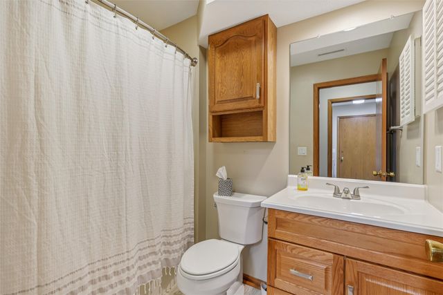 1168 49th Street 1, West Des Moines, IA 50266