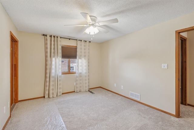 1168 49th Street 1, West Des Moines, IA 50266