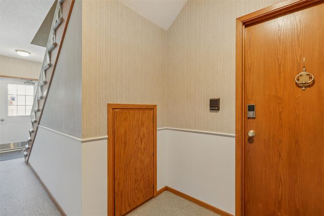 1168 49th Street 1, West Des Moines, IA 50266