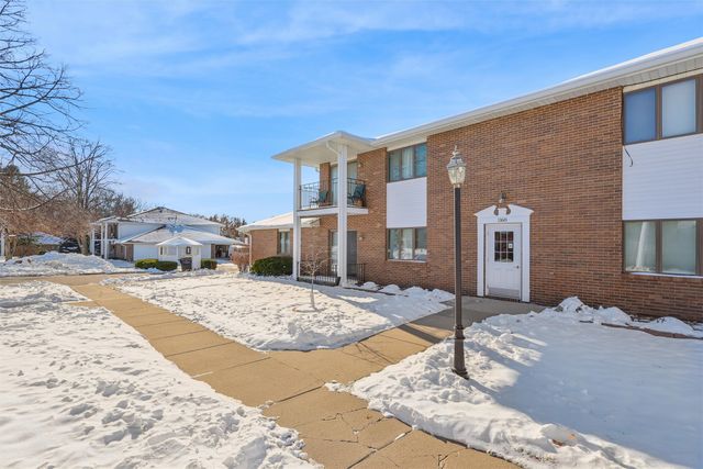 1168 49th Street 1, West Des Moines, IA 50266