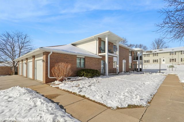 1168 49th Street 1, West Des Moines, IA 50266