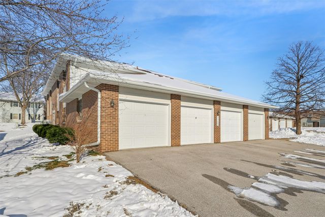 1168 49th Street 1, West Des Moines, IA 50266