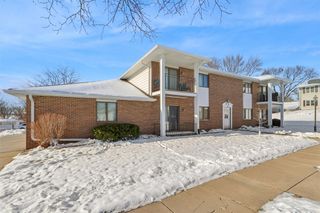 1168 49th Street 1, West Des Moines, IA 50266