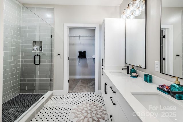 101 W Morehead Street B2, Charlotte, NC 28202