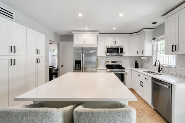 141 St Michaels Court, Jupiter, FL 33458