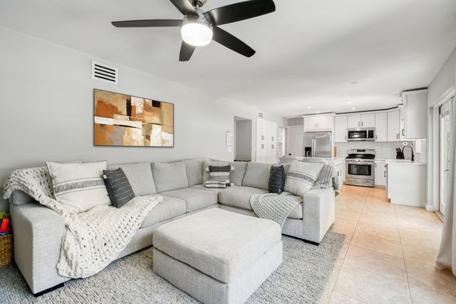 141 St Michaels Court, Jupiter, FL 33458