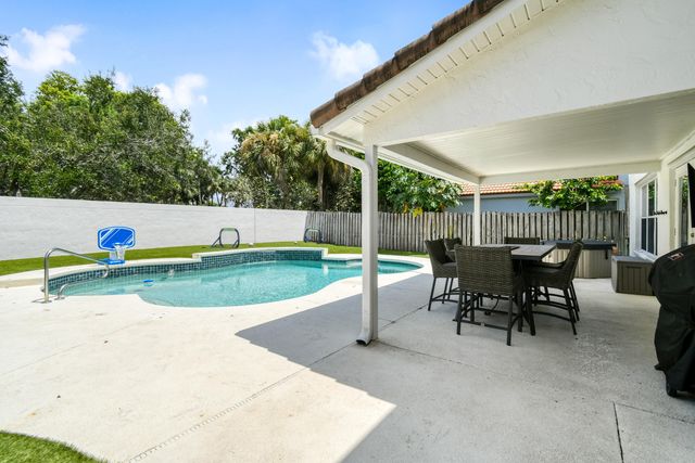 141 St Michaels Court, Jupiter, FL 33458
