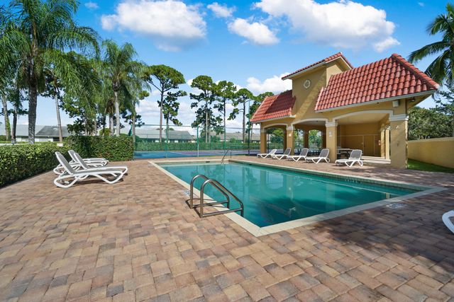 141 St Michaels Court, Jupiter, FL 33458