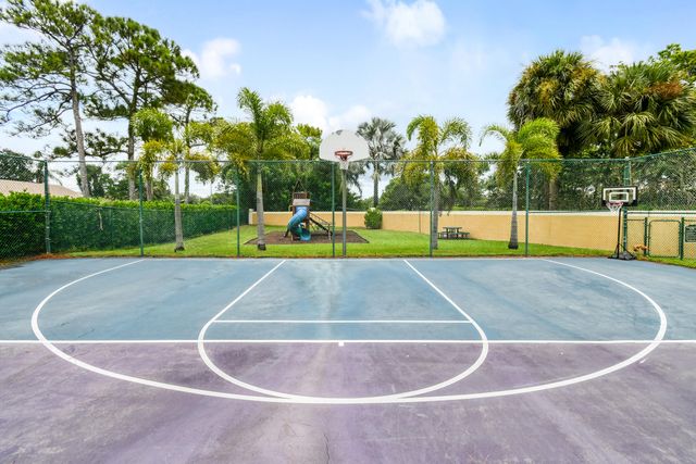 141 St Michaels Court, Jupiter, FL 33458