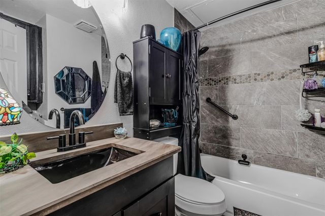 1933 Island Circle B106, Tool, TX 75143