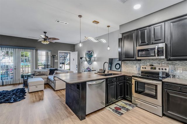 1933 Island Circle B106, Tool, TX 75143