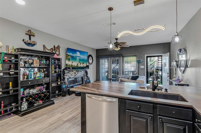 1933 Island Circle B106, Tool, TX 75143