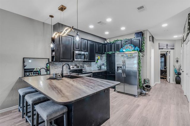 1933 Island Circle B106, Tool, TX 75143