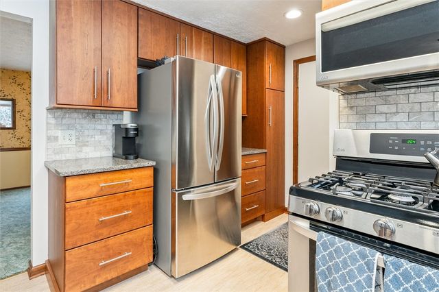 11 Tree Top Lane, Henrietta, NY 14586