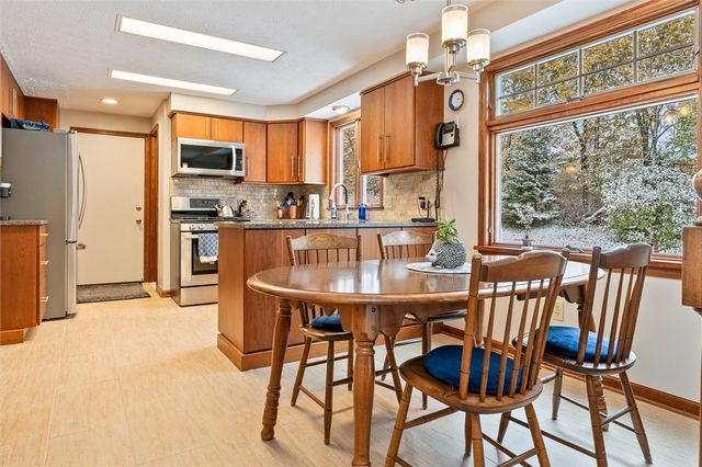 11 Tree Top Lane, Henrietta, NY 14586