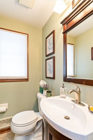 11 Tree Top Lane, Henrietta, NY 14586