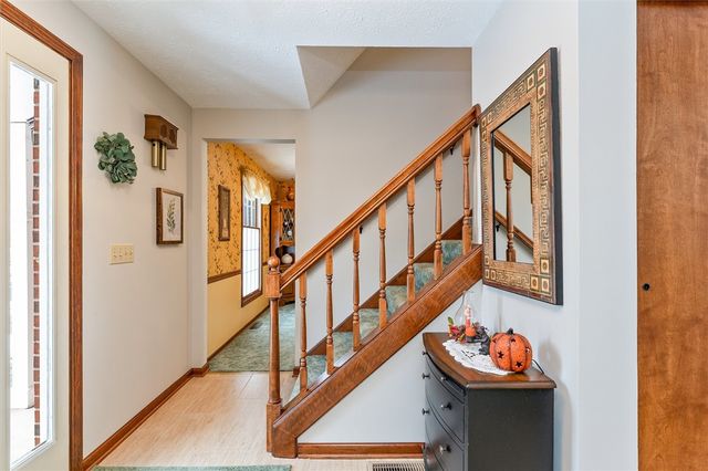 11 Tree Top Lane, Henrietta, NY 14586