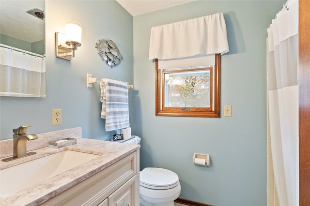 11 Tree Top Lane, Henrietta, NY 14586