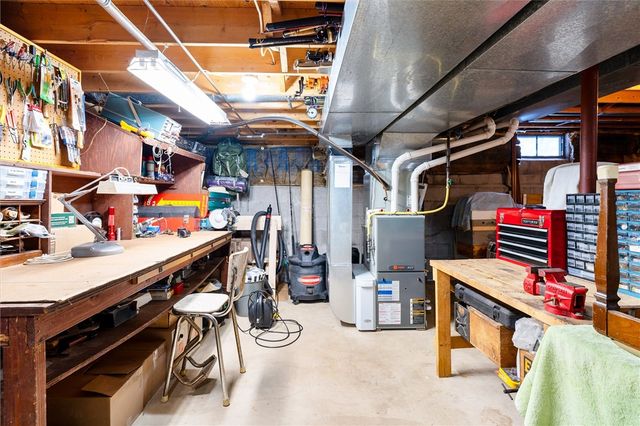 11 Tree Top Lane, Henrietta, NY 14586