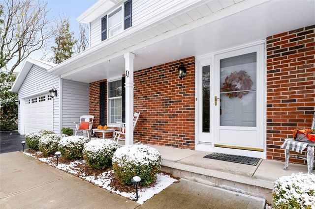 11 Tree Top Lane, Henrietta, NY 14586