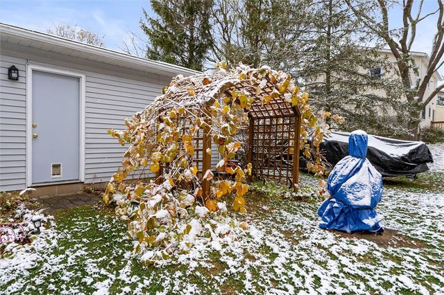 11 Tree Top Lane, Henrietta, NY 14586