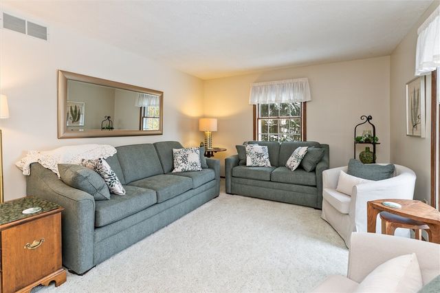 11 Tree Top Lane, Henrietta, NY 14586