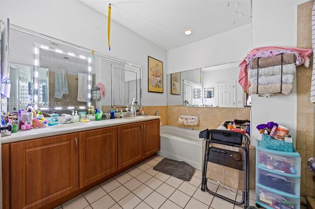 5355 SW 40th Ave, Dania Beach, FL 33314