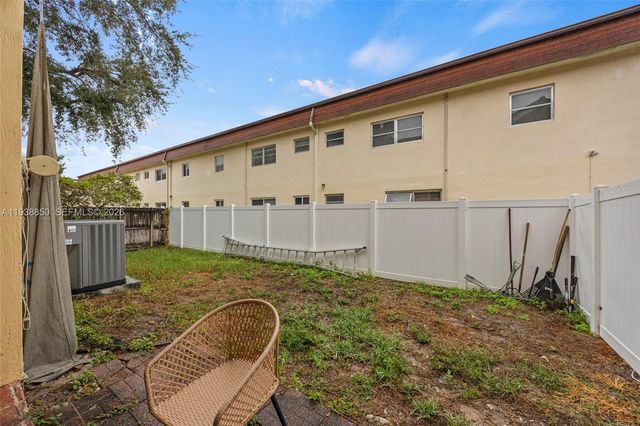 5355 SW 40th Ave, Dania Beach, FL 33314